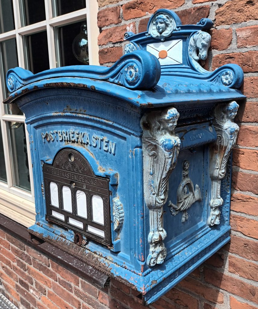 Blauer Briefkasten Scaled E1753553793262 856x1024